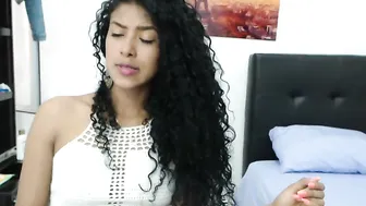 ebony_sara  Fingering cunt vibrator