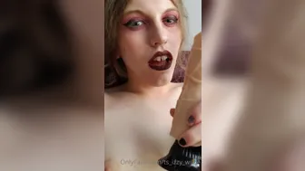 Izzy Wilde  onlyfans Tsizzywilde Solo Phone 1