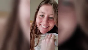 kcupqueen 14 02 2020 22136456 Just a naked queen in bed w