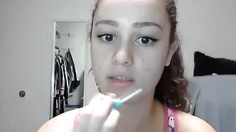 lolitababy13  camhooker fucks both her holes