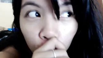 pilya  Put her finger in her pussy