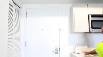 RoseDKush_-_Stranger_from_the_room_next_door_pt.1_-_ManyVids