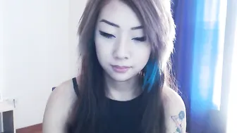 joanlynn  fingering pussy in doggy style