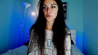 tayashine  Caresses a damp pussy