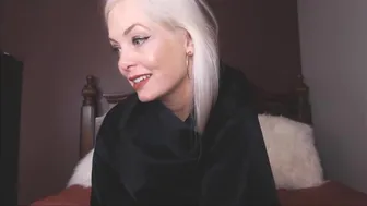 Missbehavin26 charming ladies teasing their holes