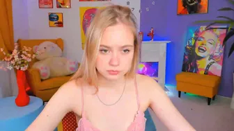 marta_prise cute blonde erotically posing in stockings