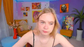 marta_prise cute slut fucks himself in the ass