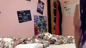 lickmy_caramelcandies  masturbates on bed