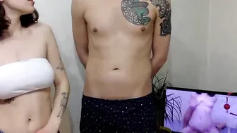 lolita_with_daddy  fucking her pussy on webcam