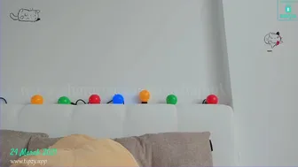 Sellapin sexy lady fucks both holes