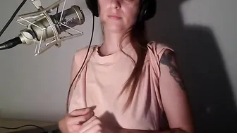 dj_shay  Showed her shaved pussy