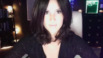 dakotacox  with a juicy ass masturbates show