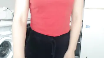 lissaray1  rubs her pussy