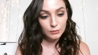 ladyxo  playing and posing