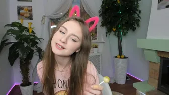 elizabeth_wong_22092021_0838_female_chaturbate (1)