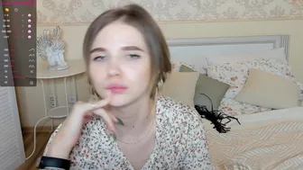 solla_q_18092021_2010_female_chaturbate