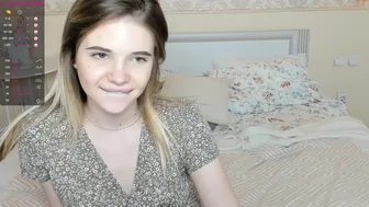 solla_q_15092021_1628_female_chaturbate