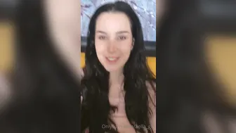 Aella Girl onlyfans 5f874b3f5a68379e4a122_source