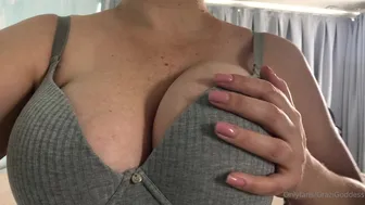 Goddess Grazi aka grazigoddessonlyfans (27 11 2020Gosta De Peitos Do You Like Tiiits