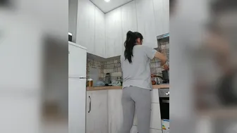 _AlinaSexy_ теребит пилотку пальчиком