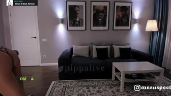 pippalee играет с своей не дотраханной пилоткой