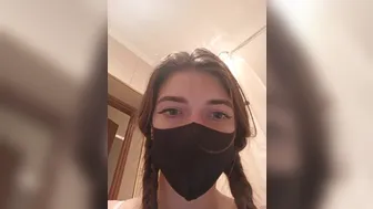 Robin-02 изящно шкварит свою вульву