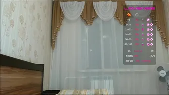 Sweetgirl с вибратором в пилотке