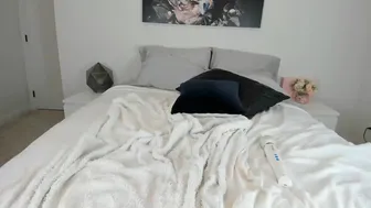 ariaofc авантажно подрочила за токены