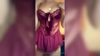 Elena Berlato (elenaberlato) onlyfans Vicious shlendra squeezes shaved pussy