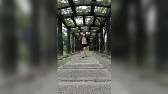 yi_mei caresses his holes