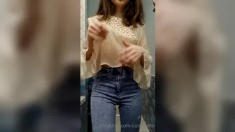 Elfie_cutie onlyfans Dark skinned lady gently jerks her pussy