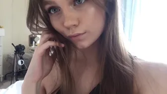 Alex Clark, oreob4, oreob4bay, oreob4by onlyfans Crazy babe jerks pussy with squirt