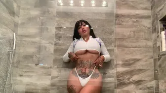 brittanya razavi onlyfans jerking off sitting on the edge of the bed