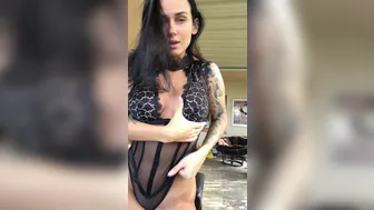 Kayla Lauren, kaylalaurenofficial posing for the camera exposing her sexy body