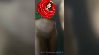 ryliepink, aleciaamaay, aleciaaaaaa onlyfans Busty blonde masturbating shaved vagina