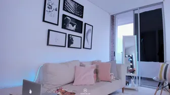 Hanna Miller onlyfans MILF with tattoos jerks off her cunt