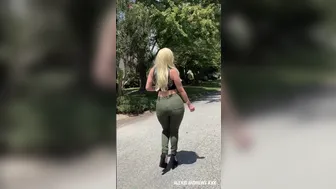 Alexis Andrews onlyfans Juicy chick fingers her shaved holes