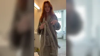 Lacy Lennon onlyfans Beautiful bitch dancing striptease