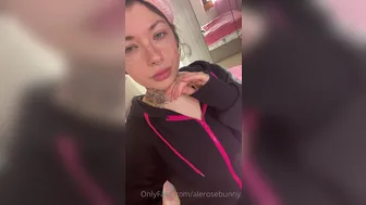 AleRoseBunny onlyfans Beautiful brunette shows off her tits