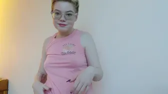 Pearl Sinclair onlyfans The young coquette is willingly exposed and sexually moving in front of the camera.