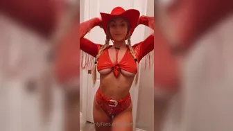 The Real BrittFitt onlyfans Cute coquette strips in the kitchen, but does not show face