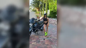 LUNA STAR onlyfans Young bitch caresses shaved holes