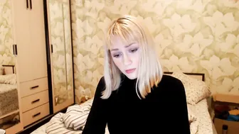 petiteheather  showing off her huge ass