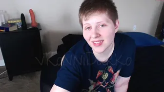 vronnidarko  chaturbate Cute bitch masturbates wet pink hole with vibrator