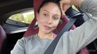 Arianamarie  onlyfans Busty young lady posing nude