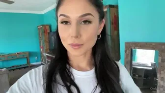Arianamarie  onlyfans Gorgeous chick strips and jerks off her cunt 2022 cam show