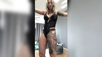 Jill Hardener  onlyfans Gorgeous coquette squeezes in front of her cap