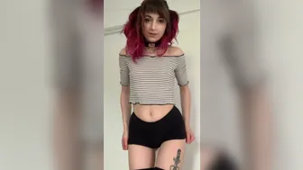 florarodgers  onlyfans Beautiful bitch strips and caresses her wet pink hole 2022 cam show