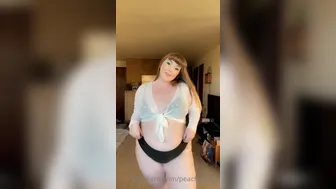 peachylilslut  onlyfans Mature masturbates in front of webcam