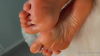 Goddess Alessa aka alescoulier  onlyfans  Silicone online Slut Dripping